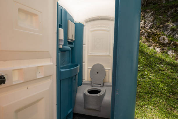 Best Porta potty delivery and setup  in Sayreville, NJ